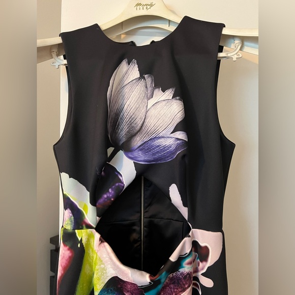 Flower print dress - Picture 5 of 9